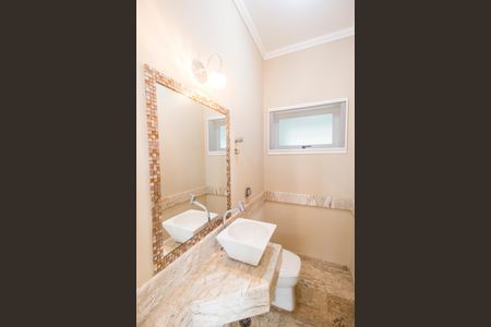 Casa de condomínio à venda com 436m², 4 quartos e 8 vagasLavabo