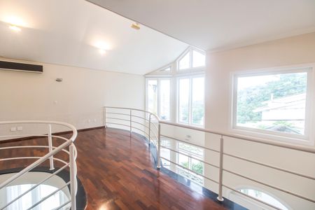 Casa de condomínio à venda com 436m², 4 quartos e 8 vagasSala 