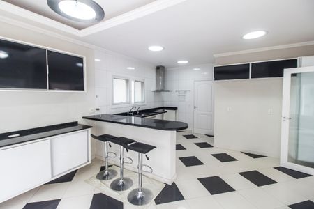 Casa de condomínio à venda com 436m², 4 quartos e 8 vagasCozinha