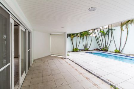 Casa de condomínio à venda com 436m², 4 quartos e 8 vagasVaranda