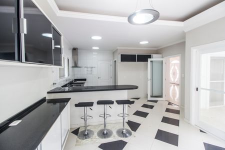 Casa de condomínio à venda com 436m², 4 quartos e 8 vagasCozinha