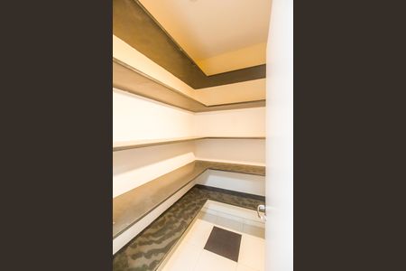 Casa de condomínio à venda com 436m², 4 quartos e 8 vagasDespensa