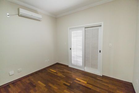 Casa de condomínio à venda com 436m², 4 quartos e 8 vagasSuíte