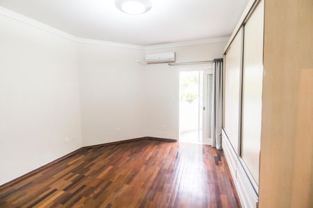 Casa de condomínio à venda com 436m², 4 quartos e 8 vagasQuarto