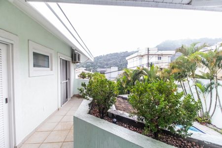 Casa de condomínio à venda com 436m², 4 quartos e 8 vagasVaranda