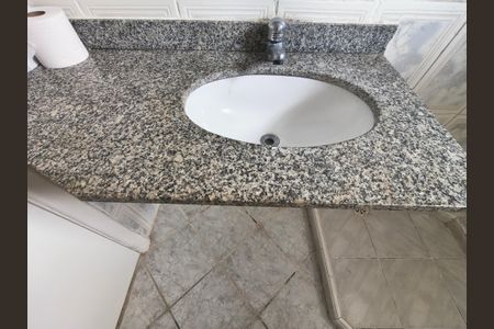 Casa de condomínio à venda com 87m², 2 quartos e 1 vaga Casa de condomínio à venda com 87m², 2 quartos e 1 vagaBanheiro da suíte