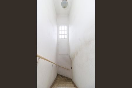 Casa para alugar com 150m², 2 quartos e 2 vagas Casa para alugar com 150m², 2 quartos e 2 vagasEscada