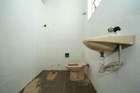 Casa à venda com 220m², 3 quartos e 1 vagaBANHEIRO2