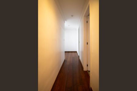 Corredor  de apartamento à venda com 4 quartos, 140m² em Vila Morse, São Paulo