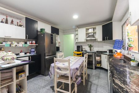 Casa para alugar com 180m², 2 quartos e 2 vagasCozinha