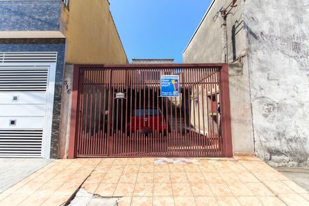 Casa para alugar com 180m², 2 quartos e 2 vagasFachada