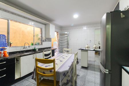 Casa para alugar com 180m², 2 quartos e 2 vagasCozinha