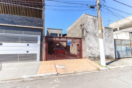 Casa para alugar com 180m², 2 quartos e 2 vagasFachada