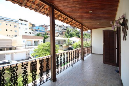 Casa de condomínio para alugar com 240m², 4 quartos e 3 vagasQuarto 2 e 3 - Varanda