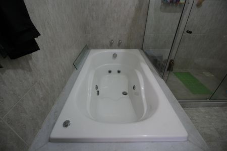 Casa de condomínio para alugar com 240m², 4 quartos e 3 vagasQuarto 4 - Suíte