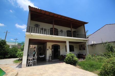 Casa de condomínio para alugar com 240m², 4 quartos e 3 vagasFrente