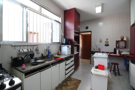 Casa de condomínio para alugar com 240m², 4 quartos e 3 vagasCozinha