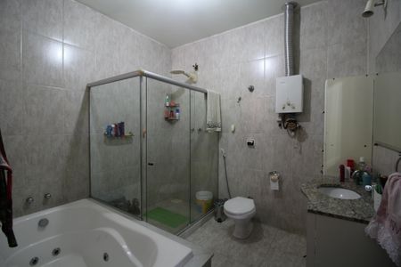 Casa de condomínio para alugar com 240m², 4 quartos e 3 vagasQuarto 4 - Suíte
