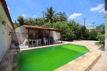 Casa de condomínio para alugar com 240m², 4 quartos e 3 vagasPiscina