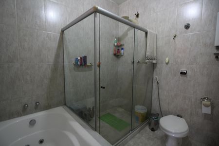 Casa de condomínio para alugar com 240m², 4 quartos e 3 vagasQuarto 4 - Suíte