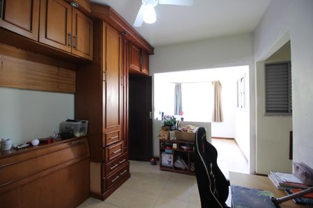 Casa de condomínio para alugar com 240m², 4 quartos e 3 vagasQuarto 4