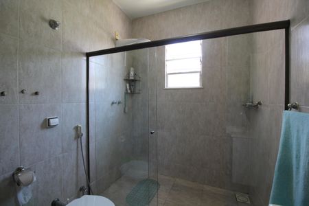 Casa de condomínio para alugar com 240m², 4 quartos e 3 vagasBanheiro Social