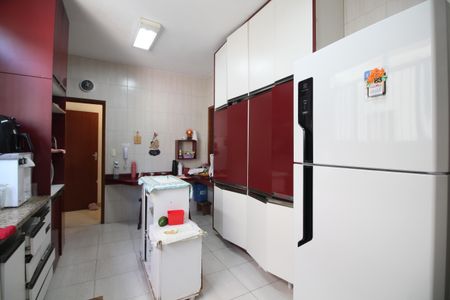 Casa de condomínio para alugar com 240m², 4 quartos e 3 vagasCozinha