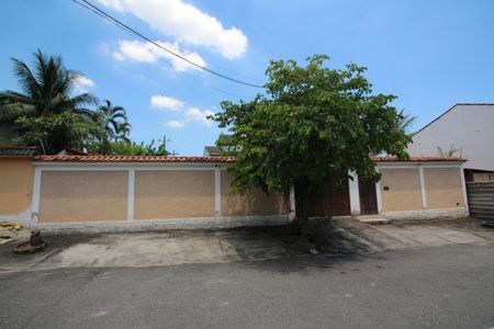 Casa de condomínio para alugar com 240m², 4 quartos e 3 vagasFachada