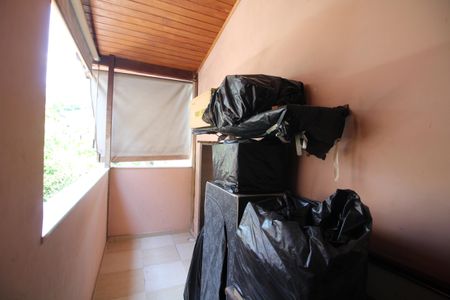 Casa de condomínio para alugar com 240m², 4 quartos e 3 vagasQuarto 4 - Varanda