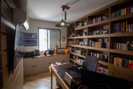 Apartamento à venda com 208m², 4 quartos e 4 vagas Apartamento à venda com 208m², 4 quartos e 4 vagasESCRITÓRIO 2 TÉRREO