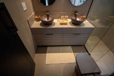 Apartamento à venda com 208m², 4 quartos e 4 vagas Apartamento à venda com 208m², 4 quartos e 4 vagasBANHEIRO DA SUITE 3 COBERTURA