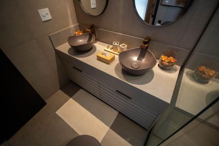 Apartamento à venda com 208m², 4 quartos e 4 vagas Apartamento à venda com 208m², 4 quartos e 4 vagasBANHEIRO DA SUITE 3 COBERTURA