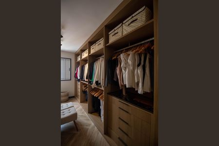 Apartamento à venda com 208m², 4 quartos e 4 vagas Apartamento à venda com 208m², 4 quartos e 4 vagasCLOSET DA SUITE 3 COBERTURA