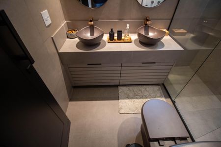 Apartamento à venda com 208m², 4 quartos e 4 vagas Apartamento à venda com 208m², 4 quartos e 4 vagasBANHEIRO DA SUITE 1