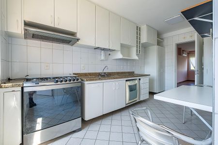 Apartamento para alugar com 125m², 2 quartos e 2 vagasCozinha