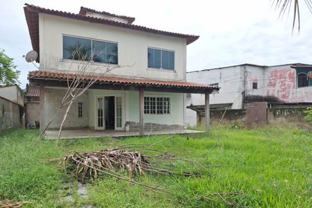 Casa à venda com 239m², 4 quartos e 2 vagasQuintal