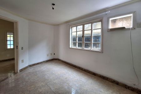 Casa à venda com 239m², 4 quartos e 2 vagasQuarto 1