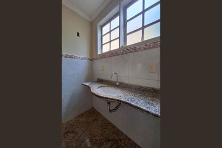 Casa à venda com 239m², 4 quartos e 2 vagasLavabo