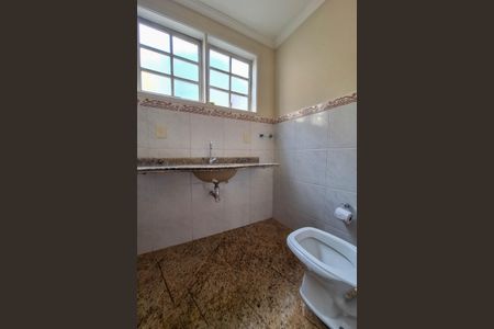 Casa à venda com 239m², 4 quartos e 2 vagasLavabo