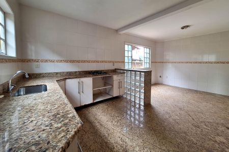 Casa à venda com 239m², 4 quartos e 2 vagasCozinha