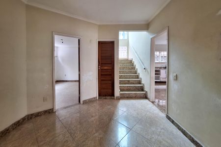 Casa à venda com 239m², 4 quartos e 2 vagasCopa