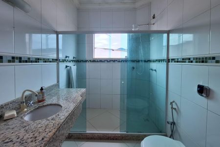 Casa à venda com 239m², 4 quartos e 2 vagasBanheiro