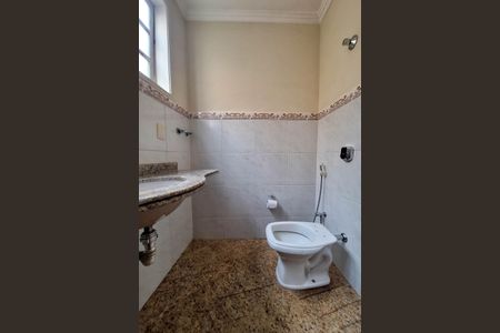 Casa à venda com 239m², 4 quartos e 2 vagasLavabo