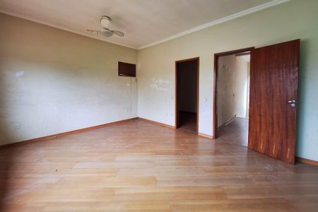 Casa à venda com 239m², 4 quartos e 2 vagasQuarto 4