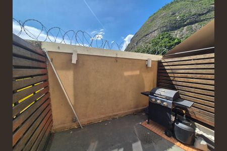 Casa de condomínio à venda com 119m², 4 quartos e 1 vagaÁrea externa 