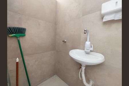 Banheiro de kitnet/studio para alugar com 1 quarto, 44m² em Vila Santana, São Paulo