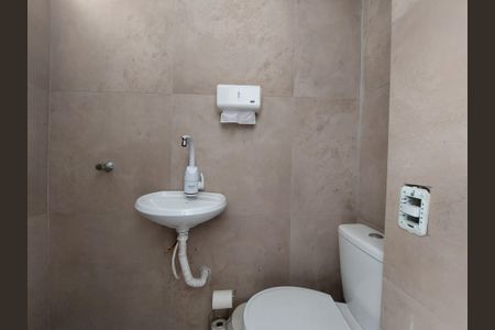 Banheiro de kitnet/studio para alugar com 1 quarto, 44m² em Vila Santana, São Paulo