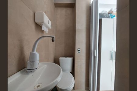 Banheiro de kitnet/studio para alugar com 1 quarto, 44m² em Vila Santana, São Paulo