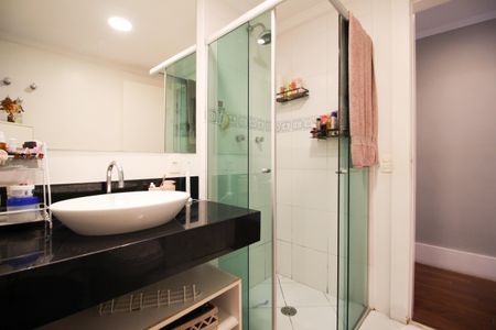 Apartamento para alugar com 110m², 2 quartos e 2 vagasBanheiro