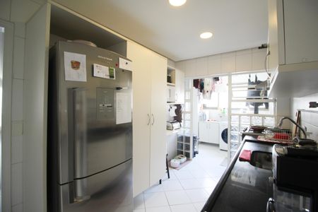 Apartamento para alugar com 110m², 2 quartos e 2 vagasCozinha